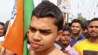কোচবিহারের অনীক দাসকে জামা খুলিয়ে হাতে জাতীয় পতাকা ধরানো হয়েছে