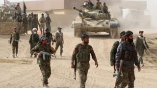 مقاتلون من الحشد الشعبي يشاركون في عمليات الموصل