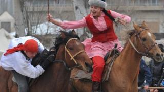 Тарых барактары: кыргызда аялды кемсинткен эмес