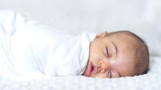 Bebé durmiendo