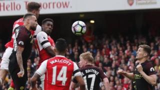 Cuộc đối đầu Arsenal - Manchester City diễn ra hấp dẫn đúng như sự kì vọng.