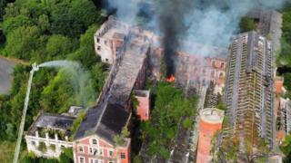 Hilden Mill: Fire at abandoned mill in Lisburn - BBC News