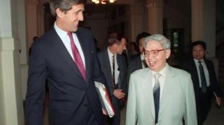 John Kerry và Trần Quang Cơ