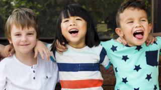 Un grupo de niños