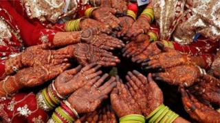 Guur wadareedyada India ayaa lagu caawiyaa dadka aan dhaqaalaha buuran haysan ee doonaya inay is guursadaan