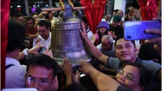 Crowds celebrate the return of the Balangiga bells to the Philippines