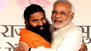 रामदेव बाबा आणि नरेंद्र मोदी
