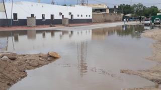 Mid ka mida wadooyinka Berbera oo biyo fadhiyaan