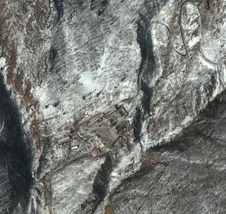 Это спутниковое изображение DigitalGlobe объекта ядерных испытаний Пунгье-ни в Северной Корее было получено 11 февраля 2013 года.