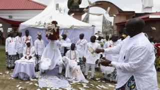 onye na-abọ ego