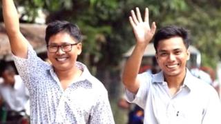 वा लोन आणि क्यॉ सोइ ओ यांची इतर कैद्यांबरोबर सुटका करण्यात आली आहे.