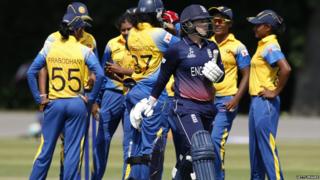 නවසීලන්තයට එරෙහි තරගයේදී ශ්රී ලංකා කණ්ඩායම දවාගැනීමට සමත්වූයේ එක් විකට්ටුවක් පමණි