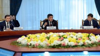 Президент Сооронбай Жээнбеков төрагалык кылган Коопсуздук кеңешинин жыйыны сот, укук коргоо жана көзөмөл органдарындагы коррупцияга каршы күрөшүү багытында өттү