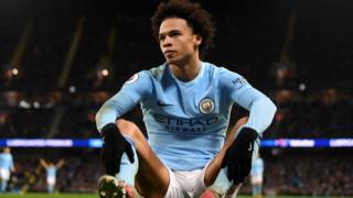 Leroy Sané été blessé par un tacle violent de Joe Bennett.