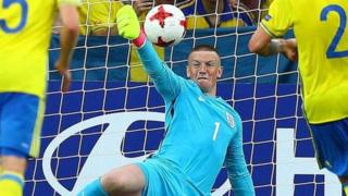Jordan Pickford na kade fanaretin Linus Wahlqvis na Sweden