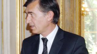 Philippe Douste Blazy gives a press conference in Paris in 2006