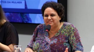 Lola Aronovich hablando en el Congreso brasileño en agosto de 2018.