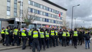 Rotherham: Arrests After Anti-immigration Protests - Bbc News