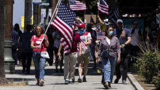 Protesto em Los Angeles contra medidas de quarentena