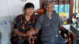 Sinh thời, ông Lê Đình Kình được một số người xem như anh hùng khi dám đứng lên chống các quan chức tham nhũng, nhưng nhà nước coi ông là tội phạm.