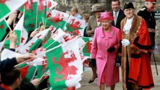 Y Frenhines Elizabeth II