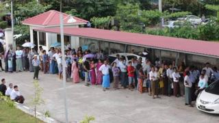 မြေကွက် ၅၀၀ကျော်အတွက် တစ်ရက်တည်းကို လူနှစ်ထောင်ကျော်လာလျှောက်