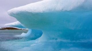 Gelo derretendo da baía Resolute, em Nunavut, no ártico canadense