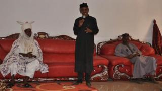 Gwamnan Jihar Kaduna Malam Nasir El Rufai yayin da yake jawabi a fadar Sarkin Jama'a Alhaji Muhammadu Isa Muhammadu