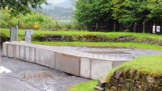 Lay-by blocked off at Llwyn Onn reservoir