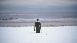Beach for Liverpool wey snow cover