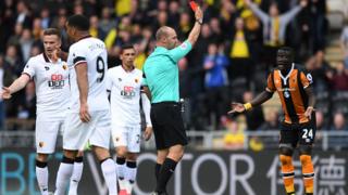 Baye Oumar Niasse surpris du carton rouge brandi par l'arbitre samedi dernier lors du match contre Watford
