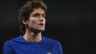Alonso punit pour un mauvais geste sur Shane Long.