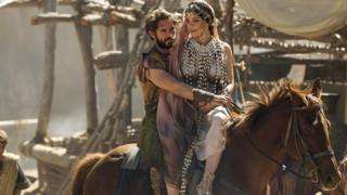 Helena y Paris interpretados en "Troya, la caída de una ciudad" producido por la BBC y Netflix. (Foto: BBC/Wild Mercury)