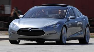 Илон маск за рулем Model S