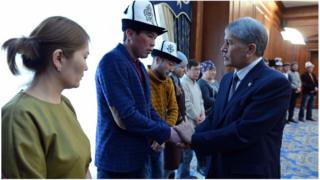 Президент жабыркагандарды "Ала-Арча" резиденциясында кабыл алды