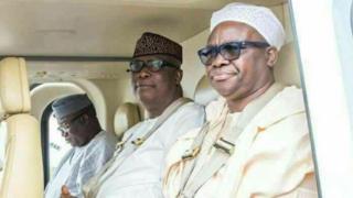 Gomina Fayose Femi Ojudu ati Kayode Fayemi ninu ọkọ ofurufu