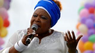 La diffusion d'un documentaire sur Patience Dabany, la mère du président gabonais Ali Bongo, a été annulée.