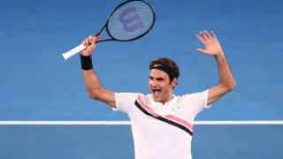 Federer célébrant sa victoire lors de la finale de l'Open d'Australie.