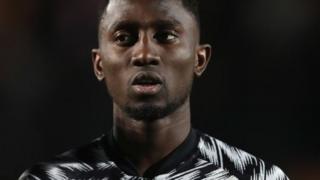 Wilfred Ndidi ọmọ agbbábọ́ọ̀lù Leicester City