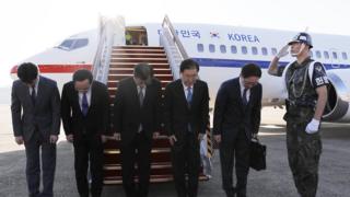 정의용 청와대 국가안보실장을 단장으로 한 대북 특사대표단이 5일 평앙으로 떠났다