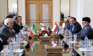 روحاني أخبر وزير الدولة العماني للشؤون الخارجية أن "وجود قوات أجنبية لن يسهم في أمن المنطقة"