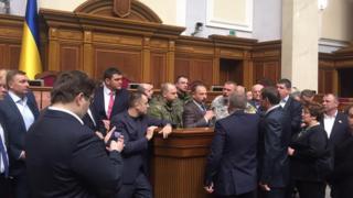 Правоохоронці і депутати біля трибуни