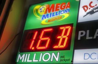 美国"超级百万"彩票(Mega Millions)15.37亿美元的头等大奖终于被一位彩民中得