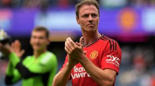 Jonny Evans applauds Manchester United fans