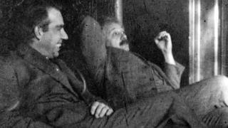 Neils Bohr y Albert Einstein