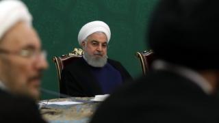 حسن روحانی میگوید آمریکا با تشدید تحریمها یک "جنگ اقتصادی" علیه کشورش به راه انداخته است