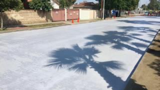Calle asfaltada con CoolSeal en Los Ángeles