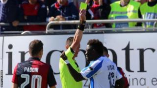 Umukinyi akinira hagati mu mugwi wa Ghana, Muntari, yarakinye no mu migwi ya Portsmouth na Sunderland