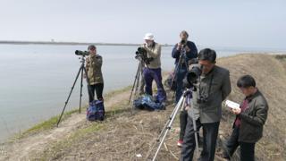 Observadores de ave en Mundok, Corea del Norte.