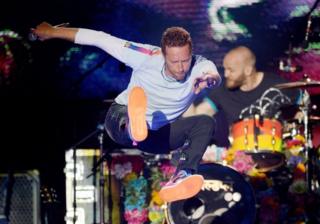 Coldplay de sahne alan gruplar arasındaydı.